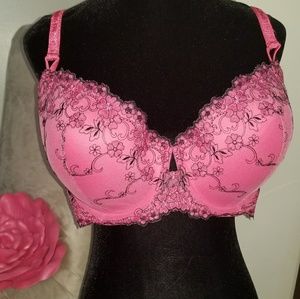 NWT flowered lace bra